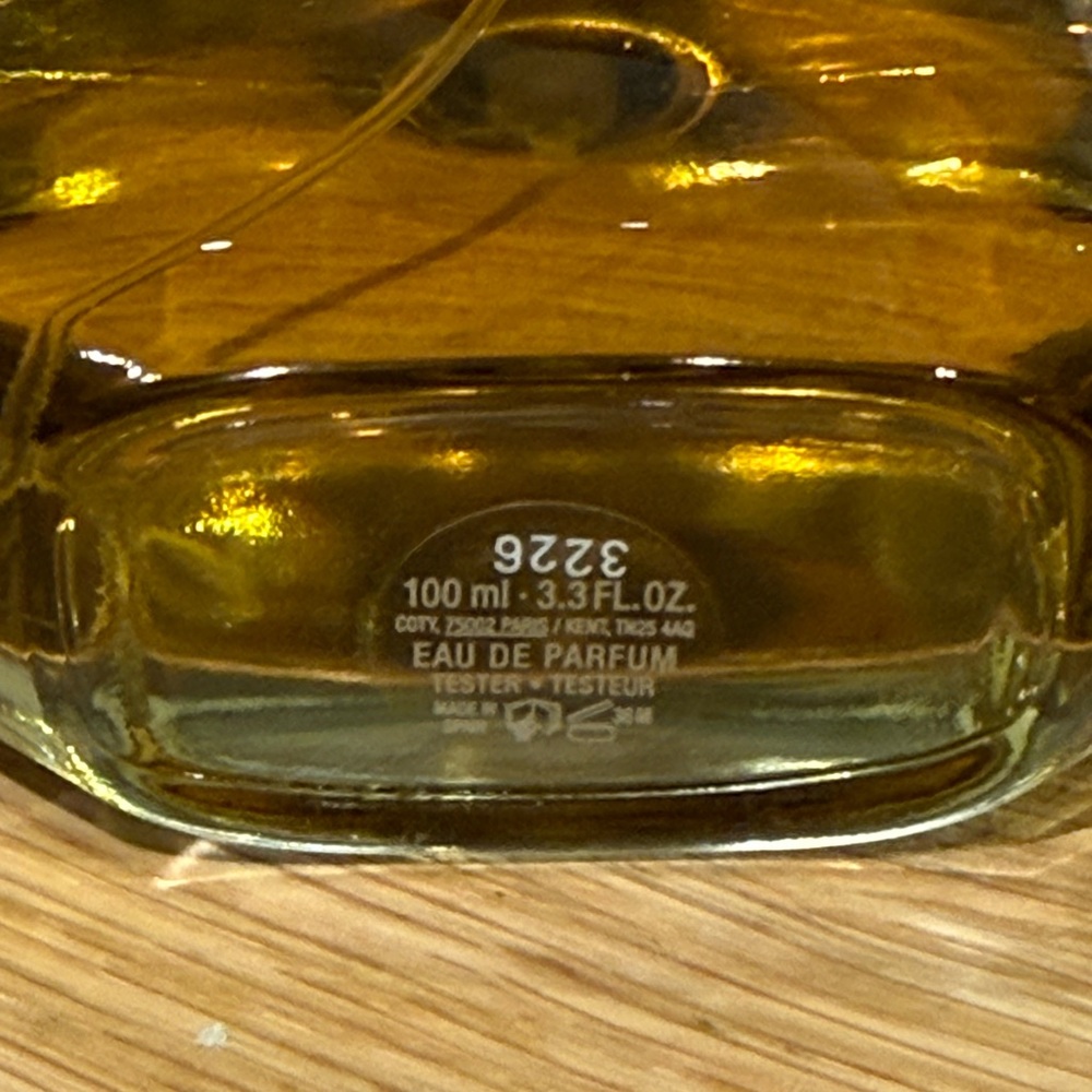 Burberry Eau de Parfum with Gold Hue - Picture 3 of 3